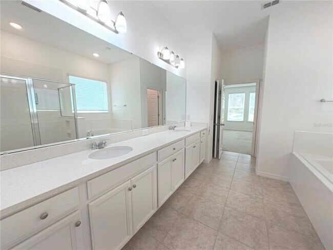 Building Photo - 12676 Salomon Cove Dr