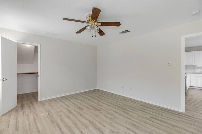 Building Photo - 3207 Barksdale Dr