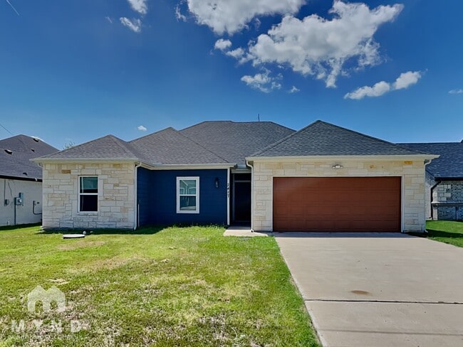Primary Photo - 2417 Creek Dr
