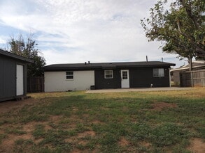 Building Photo - 2816 Catalina Dr
