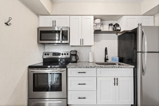 Building Photo - Fashion Square Apt1|SWVillage|Scottsdale|8...
