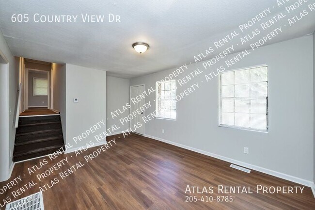 Building Photo - 605 Country View Dr NE