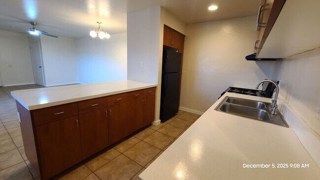 Building Photo - TUCSON - ROYAL ALVERNON