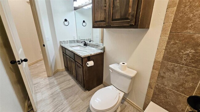 Building Photo - 1801 Savannah Ln