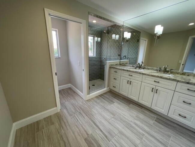 Building Photo - 6817 Via Regina