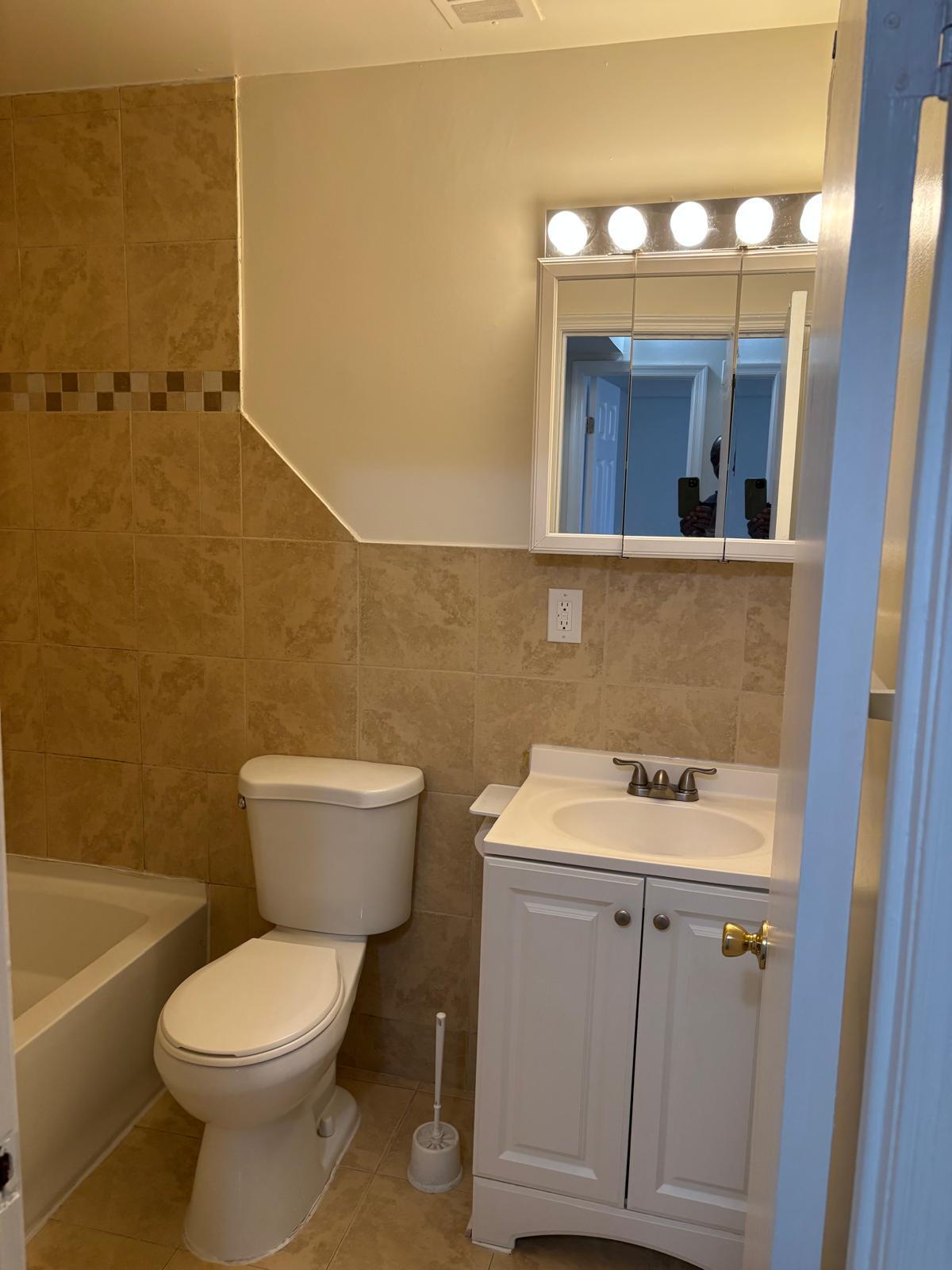 Building Photo - 7609 Fontainebleau Dr