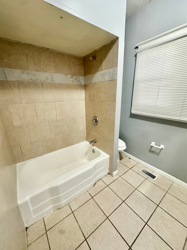 Building Photo - 308 W Almond St