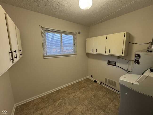 Building Photo - 488 Orchardview Dr