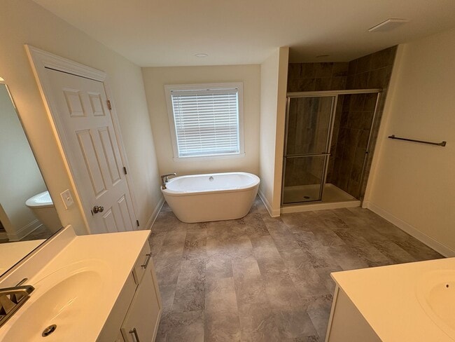 Building Photo - Charming 4 bedroom 3 bath in Ballston Lake #