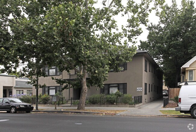 Building Photo - 528 S 10th St