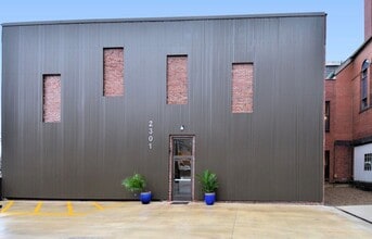 Building Photo - 2301 Mission St