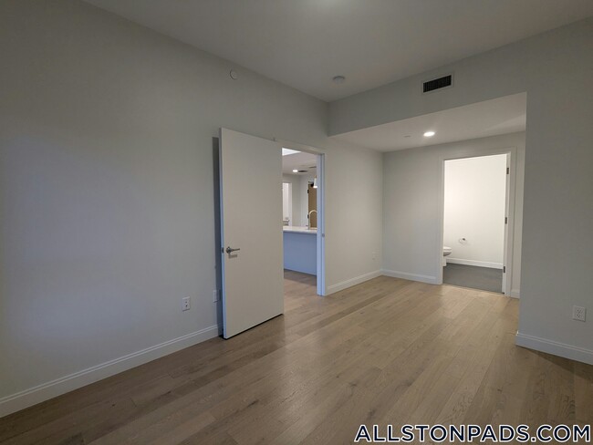 Building Photo - 55 Brighton Ave