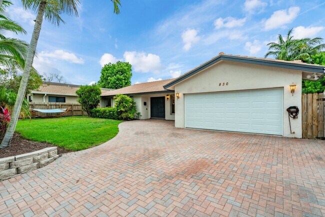 Building Photo - 830 SW 14th Ct