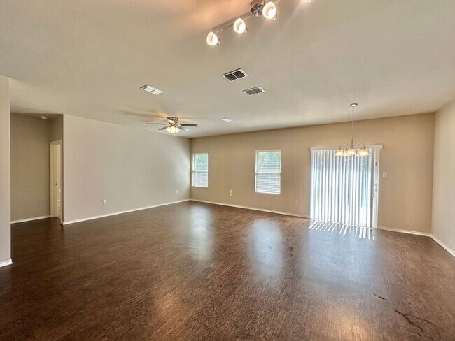 Building Photo - Cozy 4 Bedroom2 Bath Home in West Tyler!