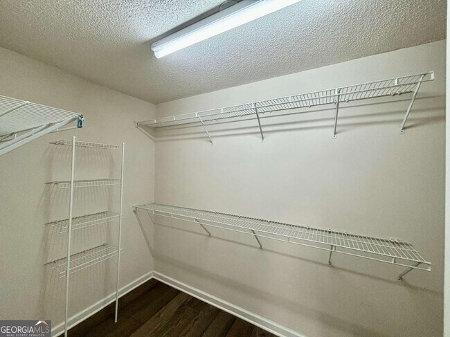 Building Photo - 10920 Glenbarr Dr