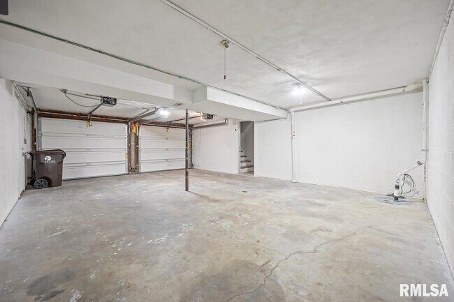 Building Photo - 6822 N Kimberly Dr