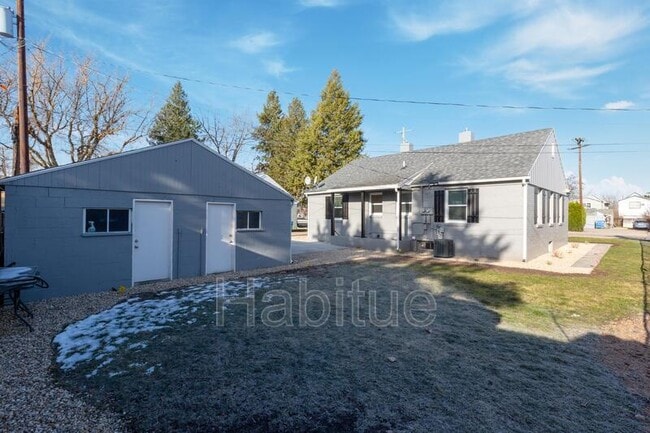 Building Photo - 1000 N 27th St