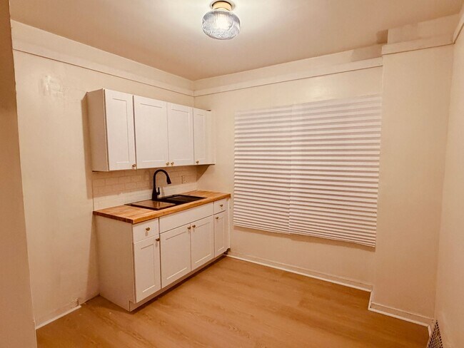 Building Photo - Section 8 welcomed at this Parc home