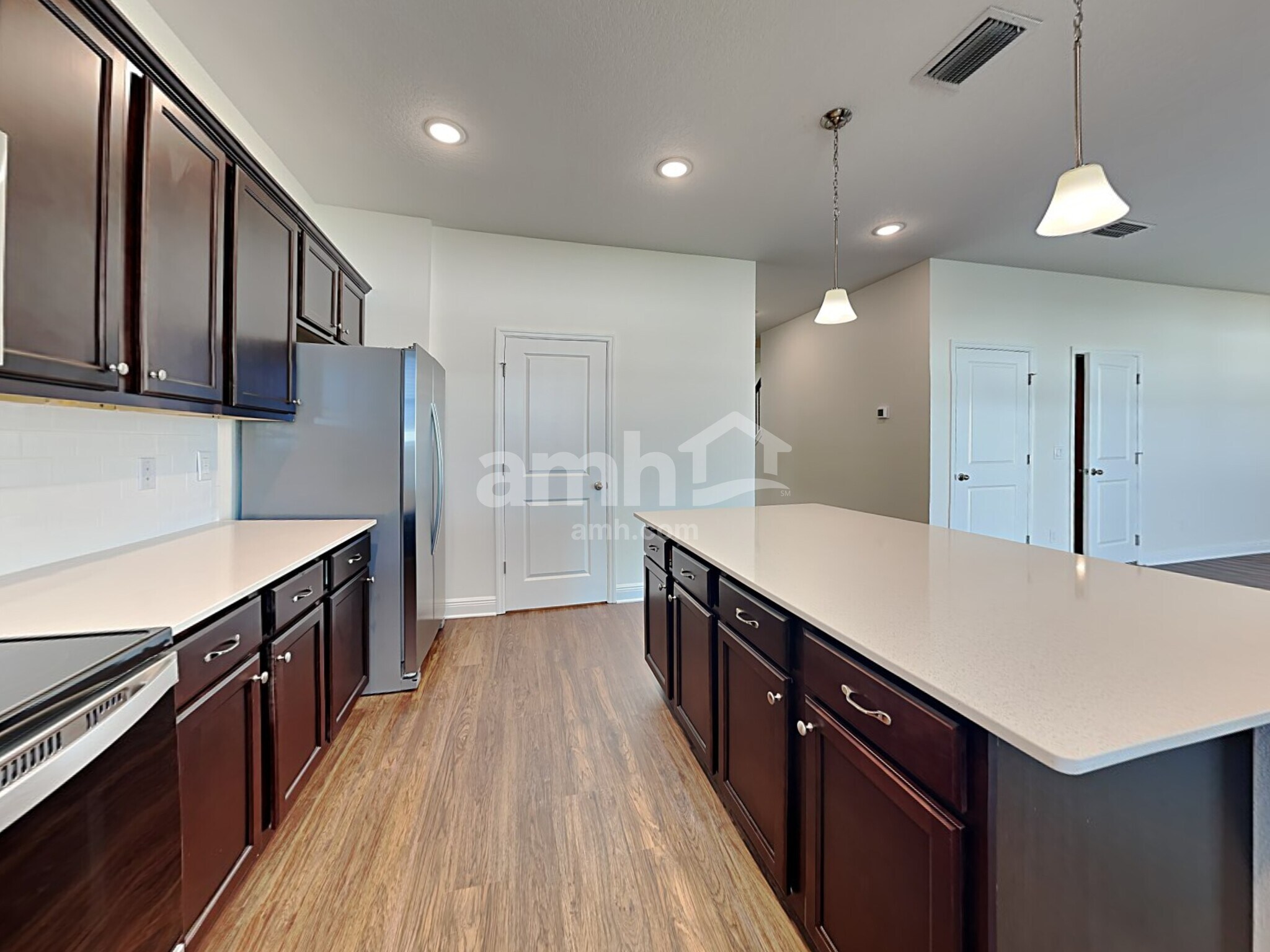 Building Photo - 820 Stairway Ln