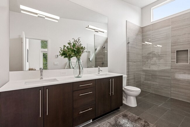 Building Photo - Judkin Parks Townhome