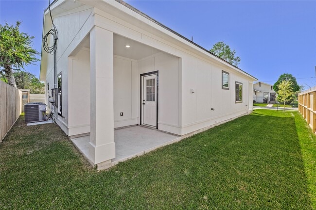 Building Photo - 9301 E Avenue L