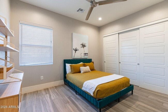 Building Photo - 2252 E South Mountain Ave