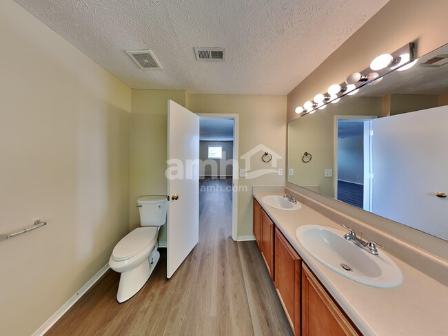 Building Photo - 2793 Sutherland Dr