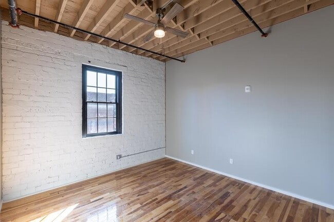 Building Photo - 116 N 4th St