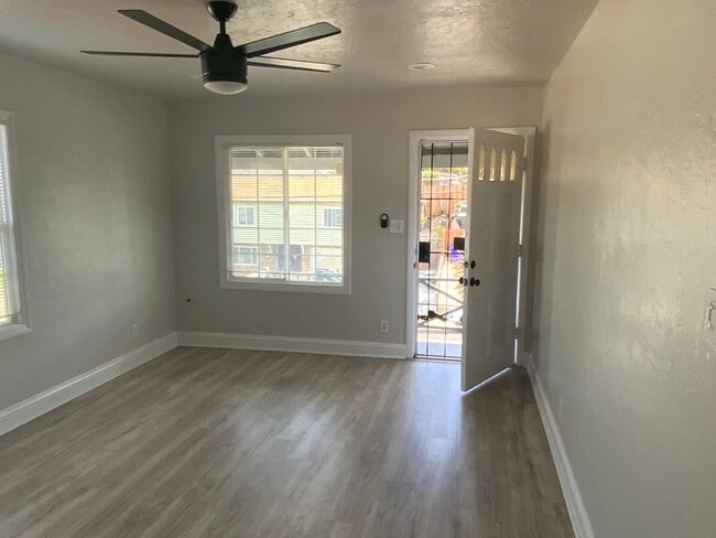 Building Photo - Beautiful Rodeo 2 bedroom 1 bath