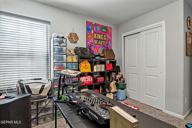 Building Photo - 404 Villa Ysleta