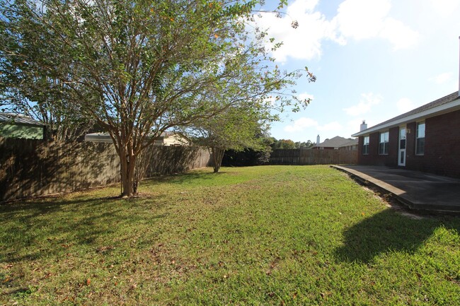 Building Photo - Updated 4BR Home Near NAS - Split Floor Pl...