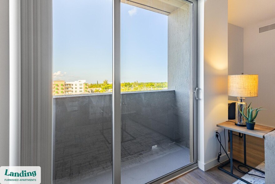 Building Photo - 200 NE 1st Ave