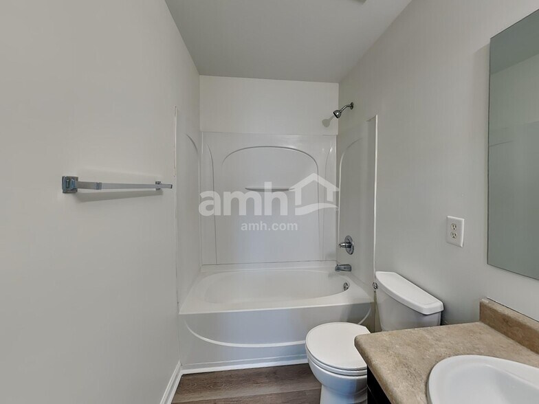 Building Photo - 402 Annaberg Ln