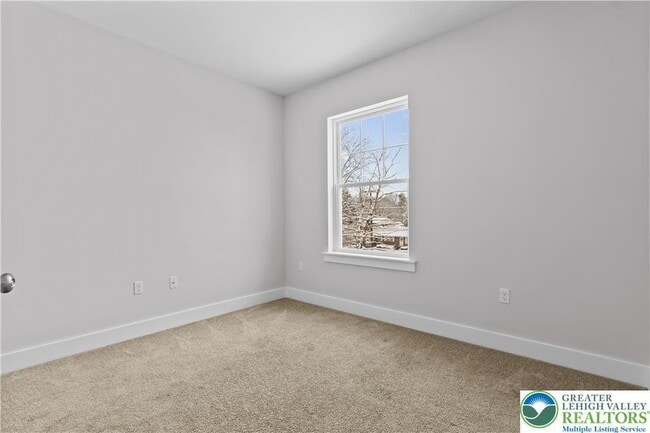 Building Photo - 1674 Best Pl