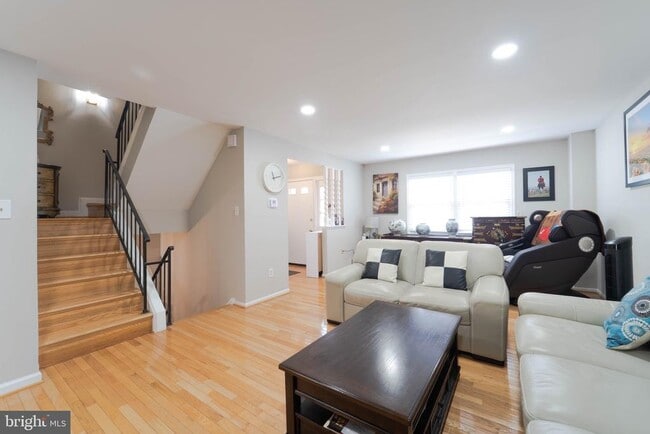 Building Photo - 4541 Ravensworth Rd