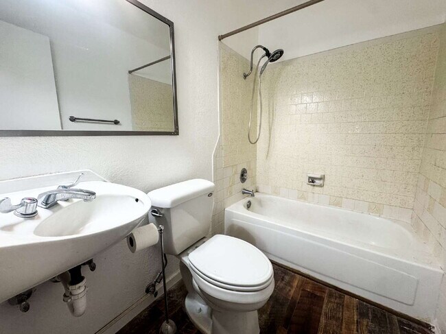 Building Photo - "Spacious 3-Bedroom Oasis in Yuma - 2,721 ...