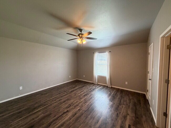 Building Photo - 623 N Elkhart Ave