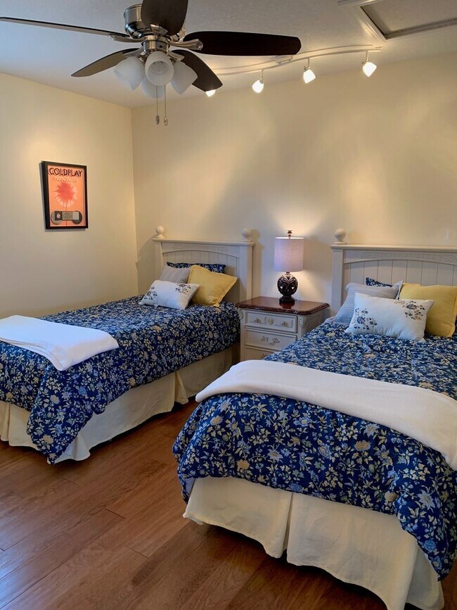 Building Photo - Spectacular Fully Furnished SEASONAL Home with Golf Course views and pool*