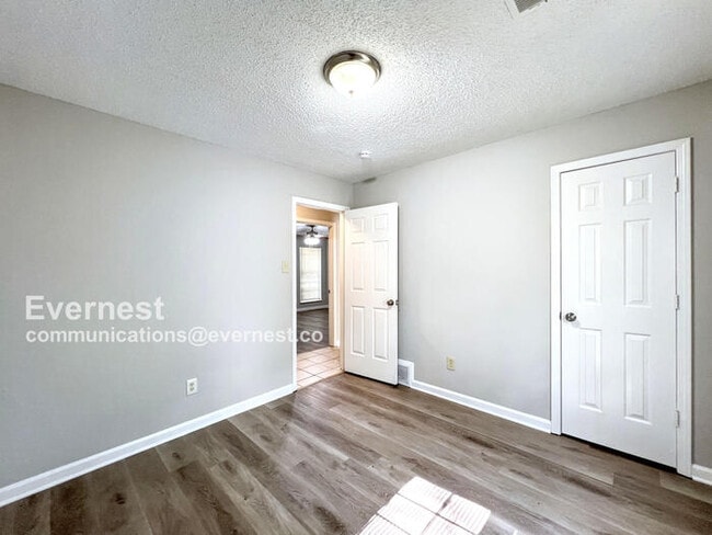 Building Photo - 3772 Beckman Dr