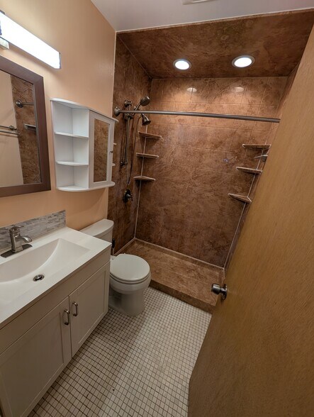 Building Photo - 4521 Jade Ln