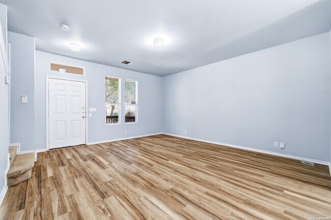 Building Photo - 10302 Lateleaf Oak
