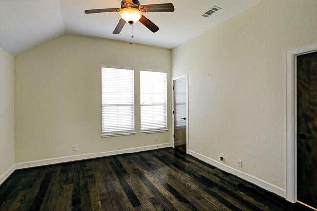 Building Photo - 908 Patterson St