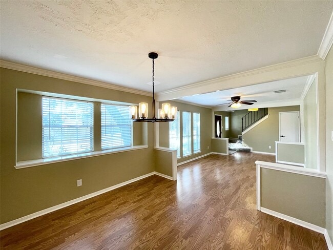 Building Photo - 15006 Elmont Dr