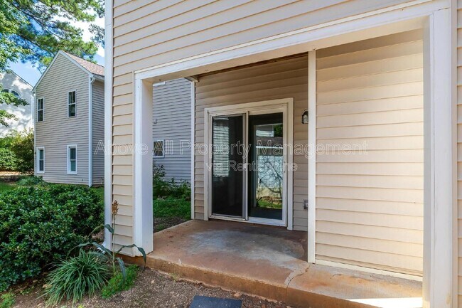 Building Photo - 6020 Winterpointe Ln