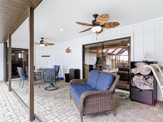 Building Photo - 290 Rotonda Cir