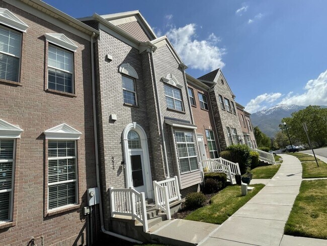 Building Photo - Amazing Townhome with Spectacular Views for Rent in Draper!