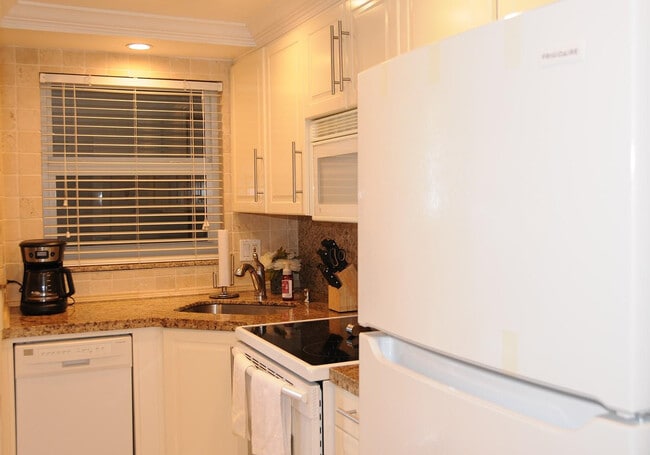 Building Photo - 3216 NE 13th St