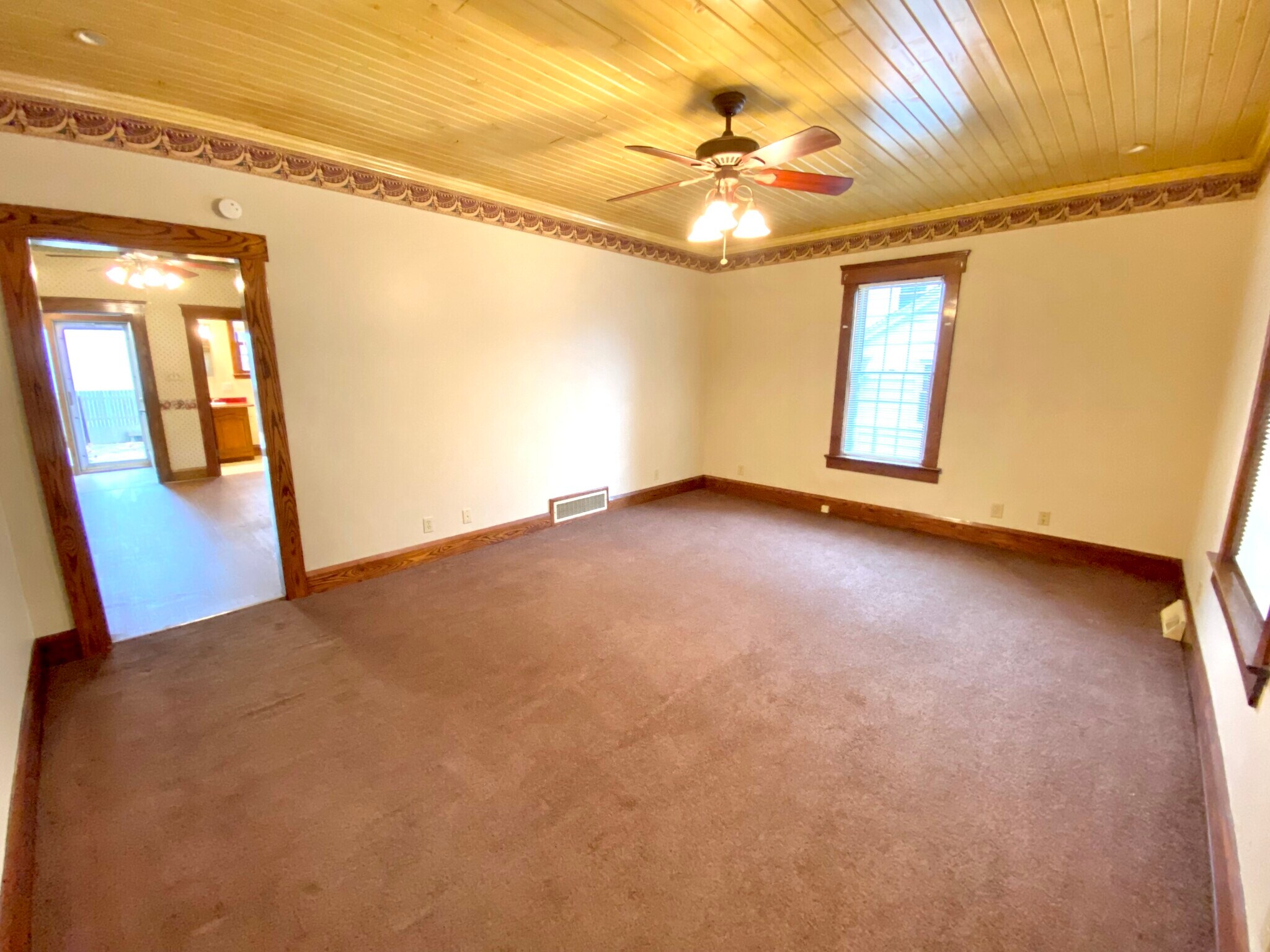 Building Photo - 837 Parkview St NE