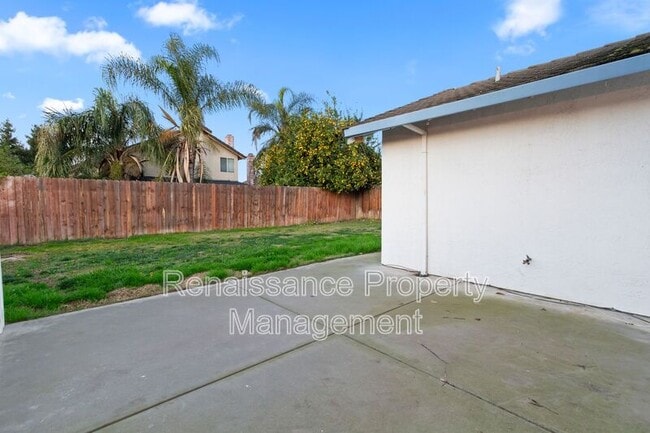 Building Photo - 165 Henry Ct