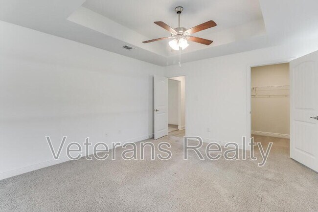 Building Photo - 14037 Fox Hill Dr
